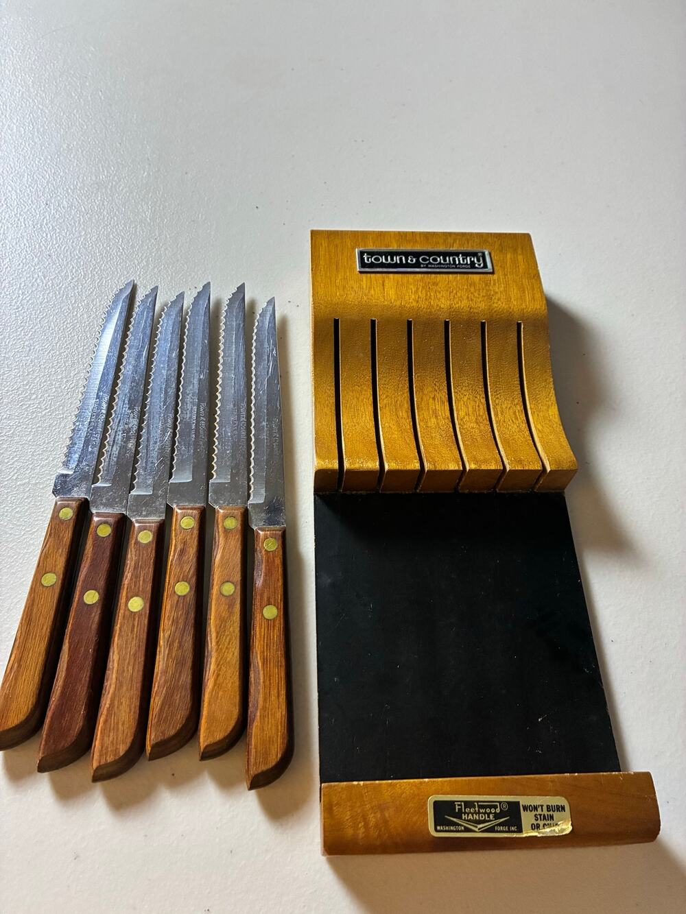 Vintage Town & Country Washington Forge 6 Steak Knives Wood Wall Rack Set USA